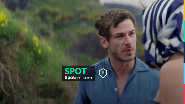 La chemise bleu clair portée par Igor Gaspard Ulliel dans Sibyl 2019