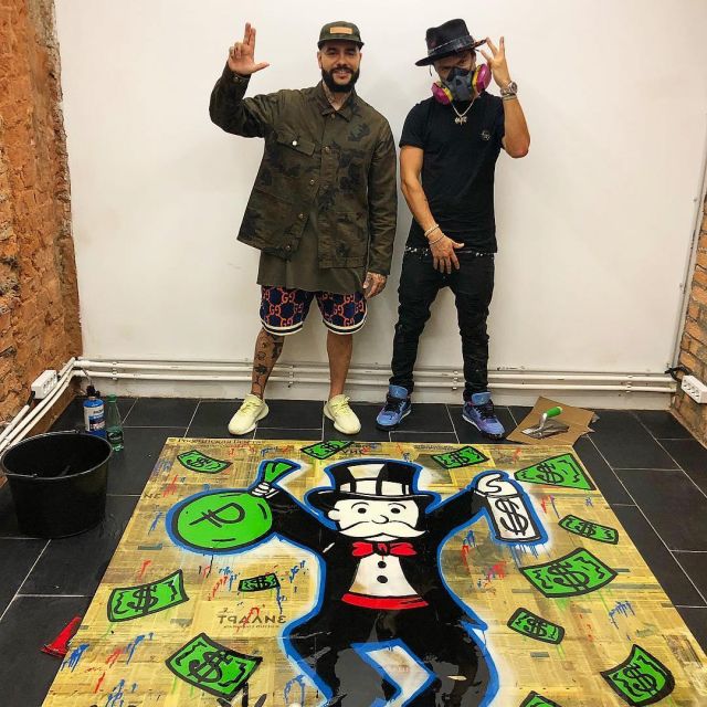 La Camiseta Negra De Philipp Plein Usada Por El Artista Alec Monopoly