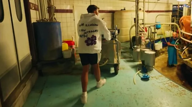 Hoodie de Inoxtag dans 24h à la ferme Cétait incroyable Spotern