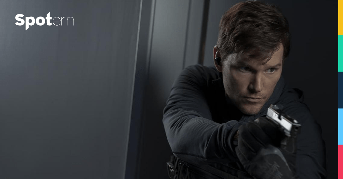 Secretary Lorraine Hartley (played by Jeanne Tripplehorn) outfits on