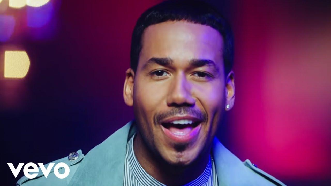 Romeo Santos, Daddy Yankee, Nicky Jam - Bella y Sensual (Official Video):  Clothes, Outfits, Brands, Style and Looks | Spotern