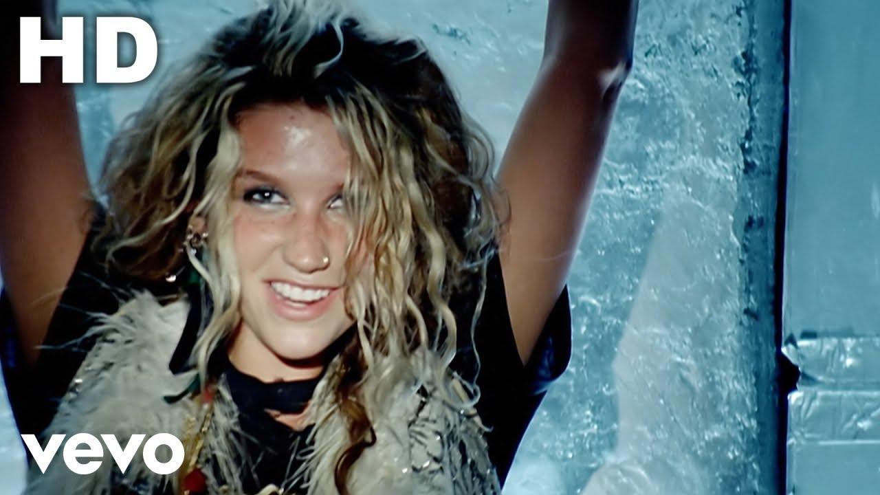 Ke$ha - TiK ToK (Official HD Video): Ropa, Moda, Marca, Look y Estilo |  Spotern