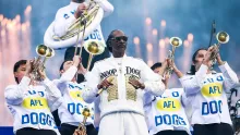 Snoop Dogg LIGHTS UP 2025 Toyota AFL Grand Final (Full Performance)