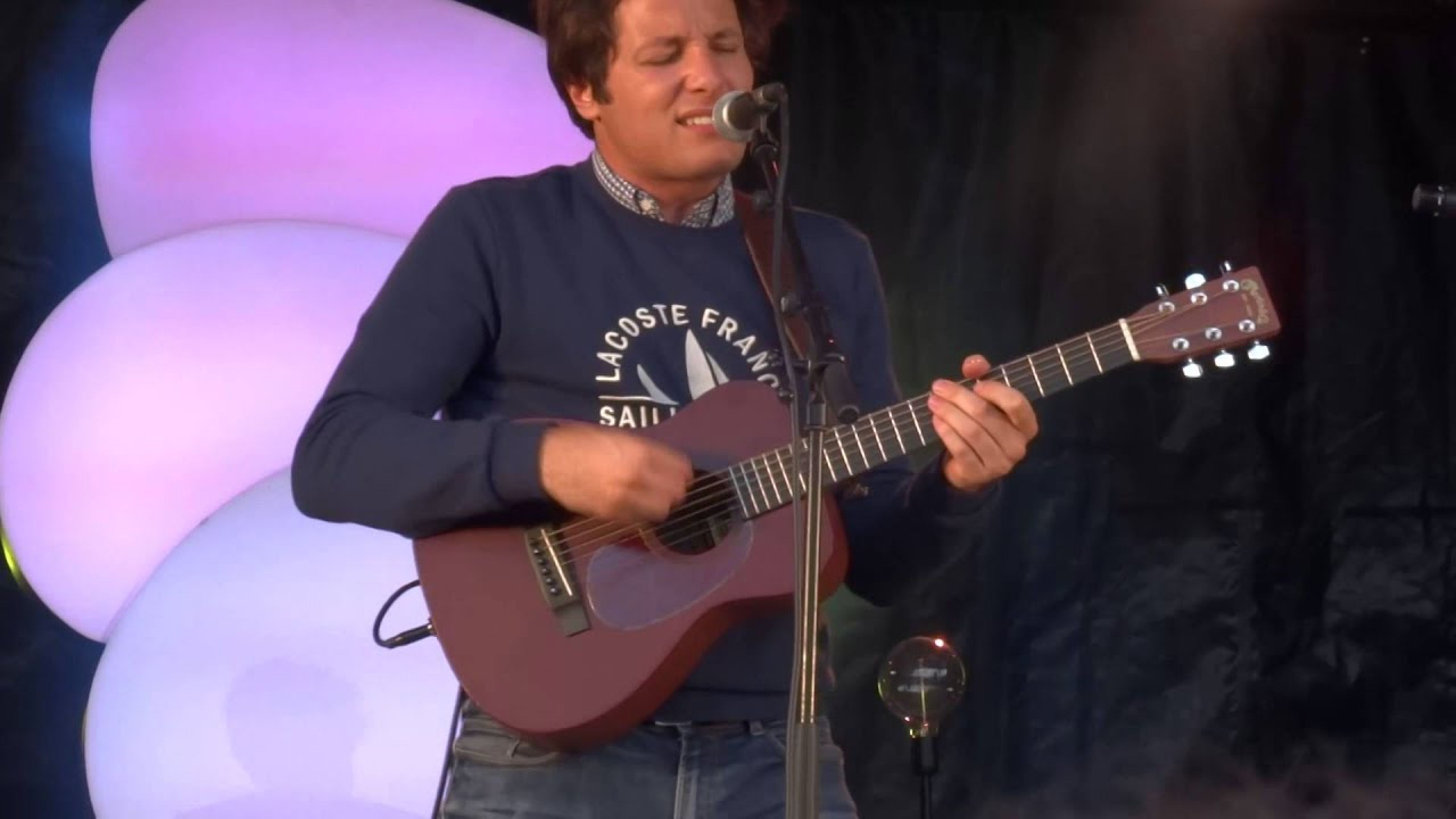 VIANNEY "Les Gens Sont Méchants" et  "Man Down" à Tout Un Foin