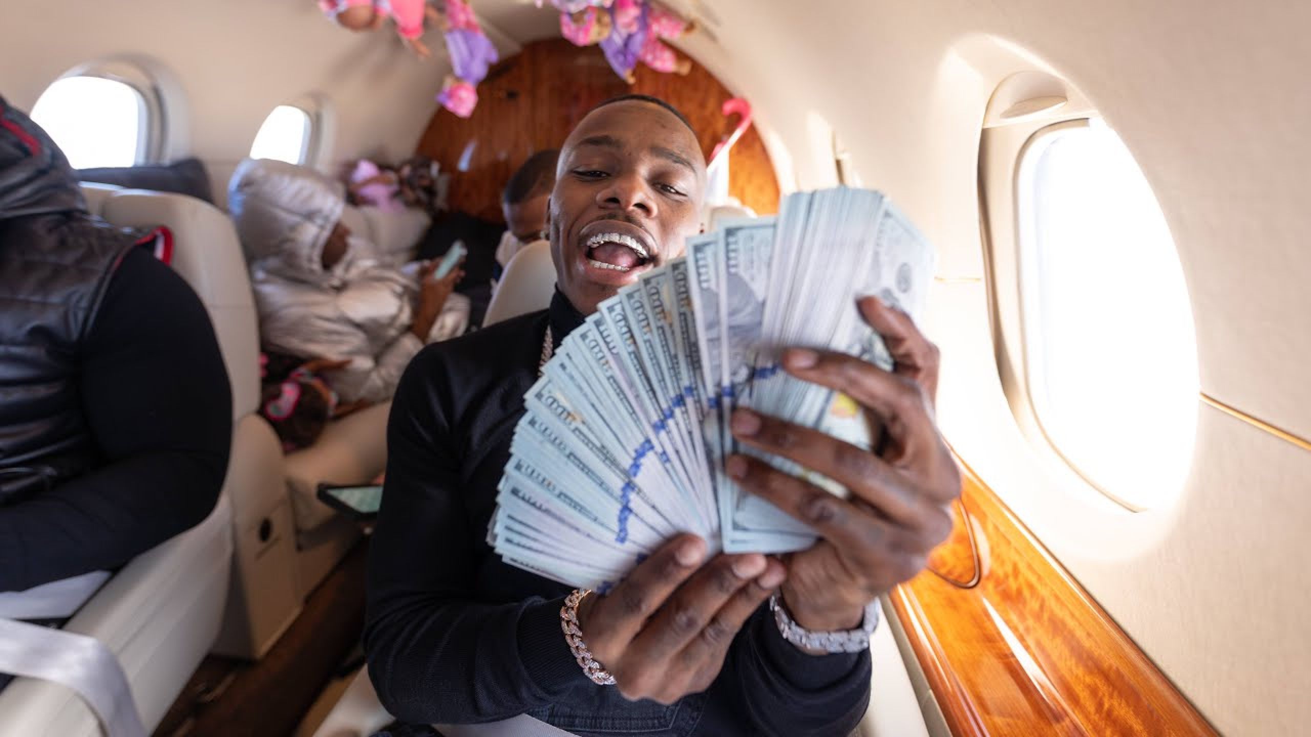 Еду гоин. DABABY Goin. Da Baby Goin Baby. DABABY Baby on Baby. Дабэйби Мем лэссго.