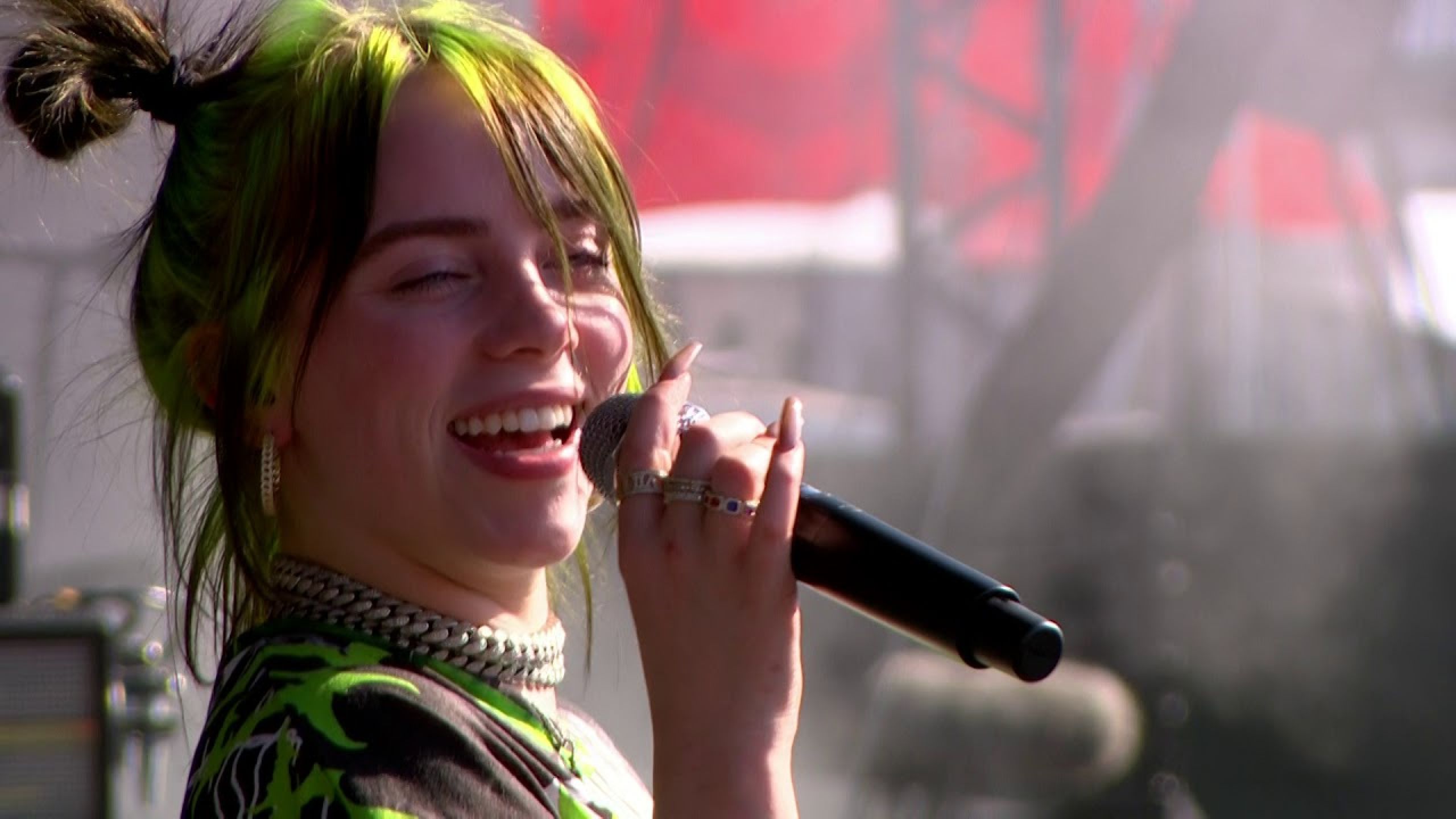 Billie Eilish's blue hair and outfit at the 2019 Reading and Leeds Festival - wide 7