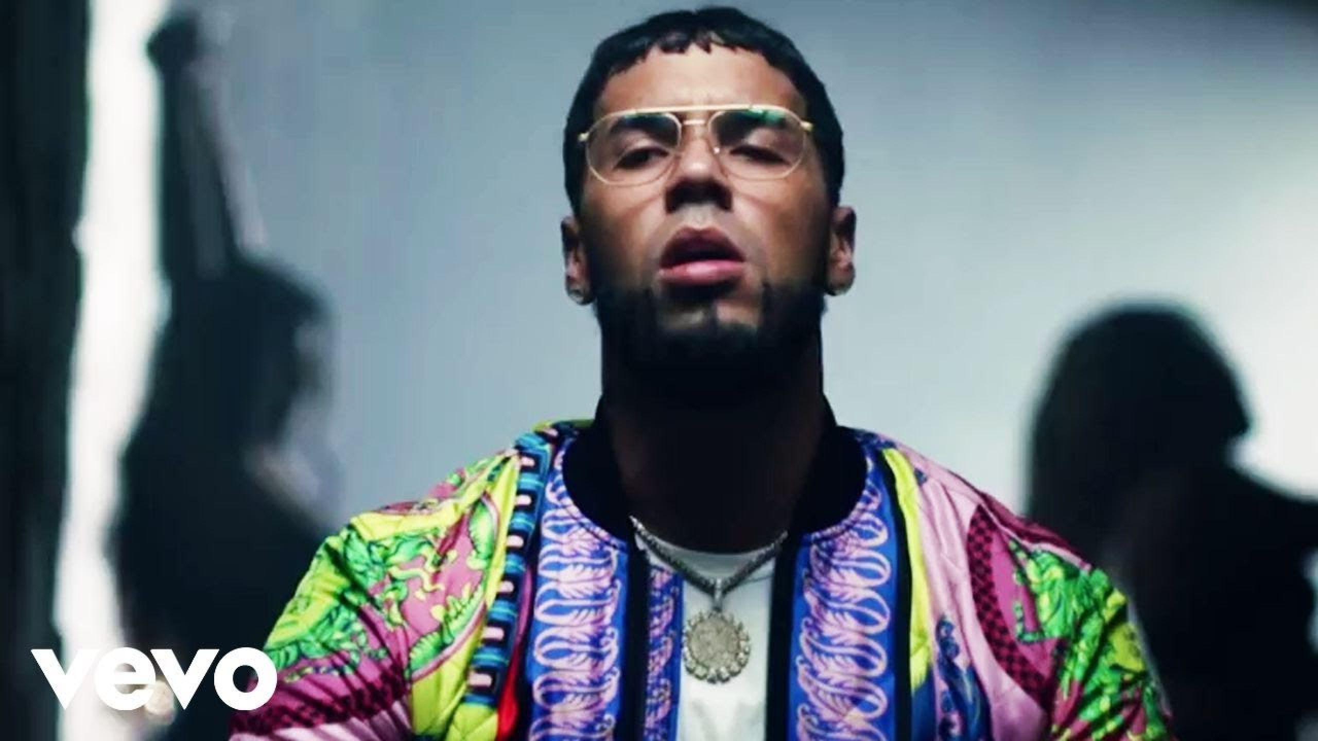 Anuel Aa Ella Quiere Beber Remix Ft Romeo Santos Clothes Outfits Brands Style And Looks