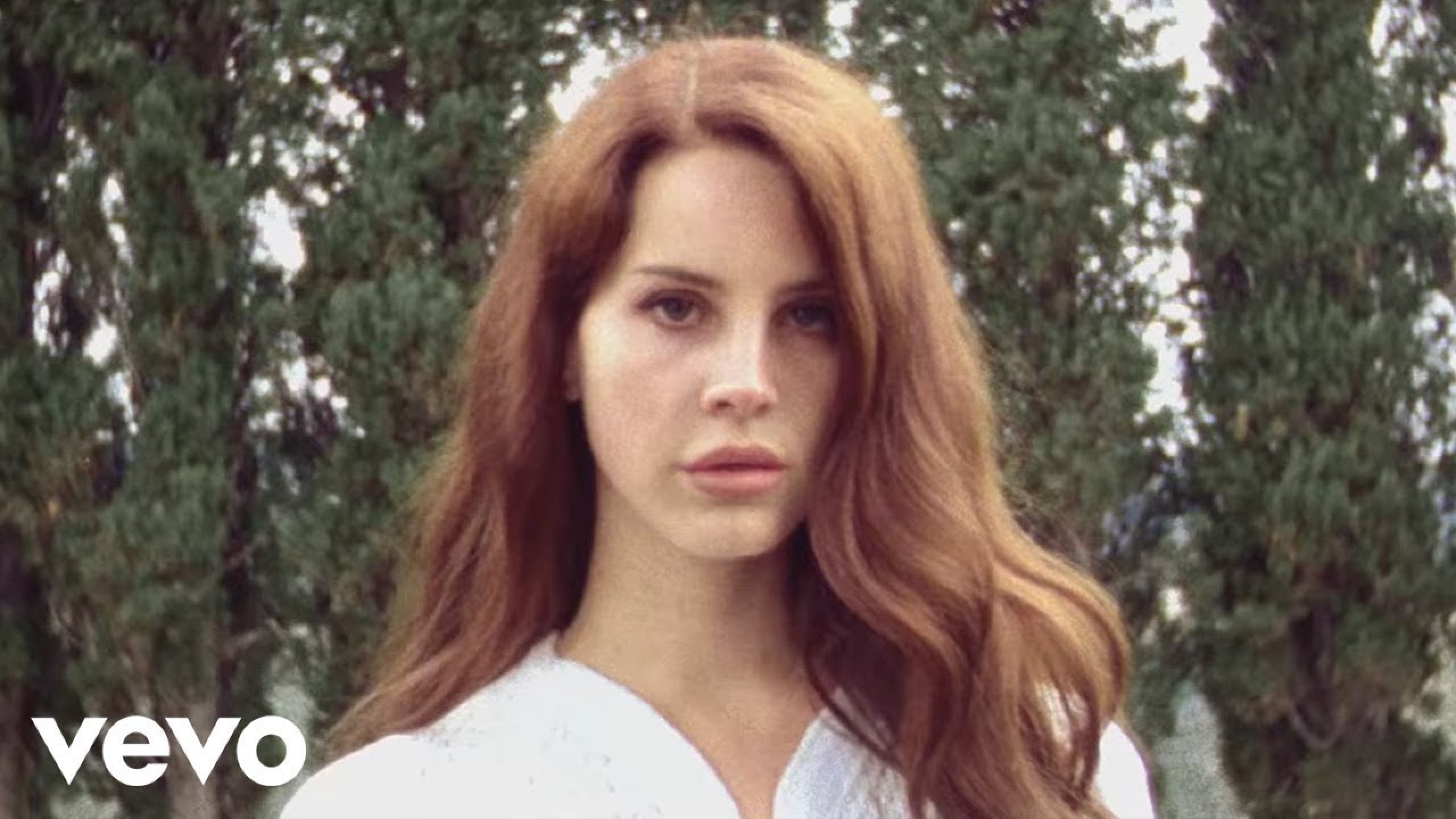 Lana Del Rey Summertime Sadness Official Music Video Ropa Moda Marca Look Y Estilo Spotern