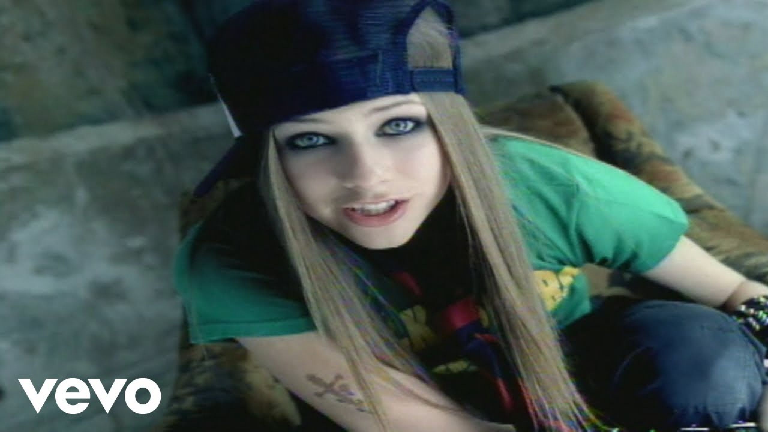 Avril sk8er boi. Аврил Лавин sk8er boi. Скейтер бой Аврил. Avril Lavigne Skater. Avril Lavigne Skater boy.