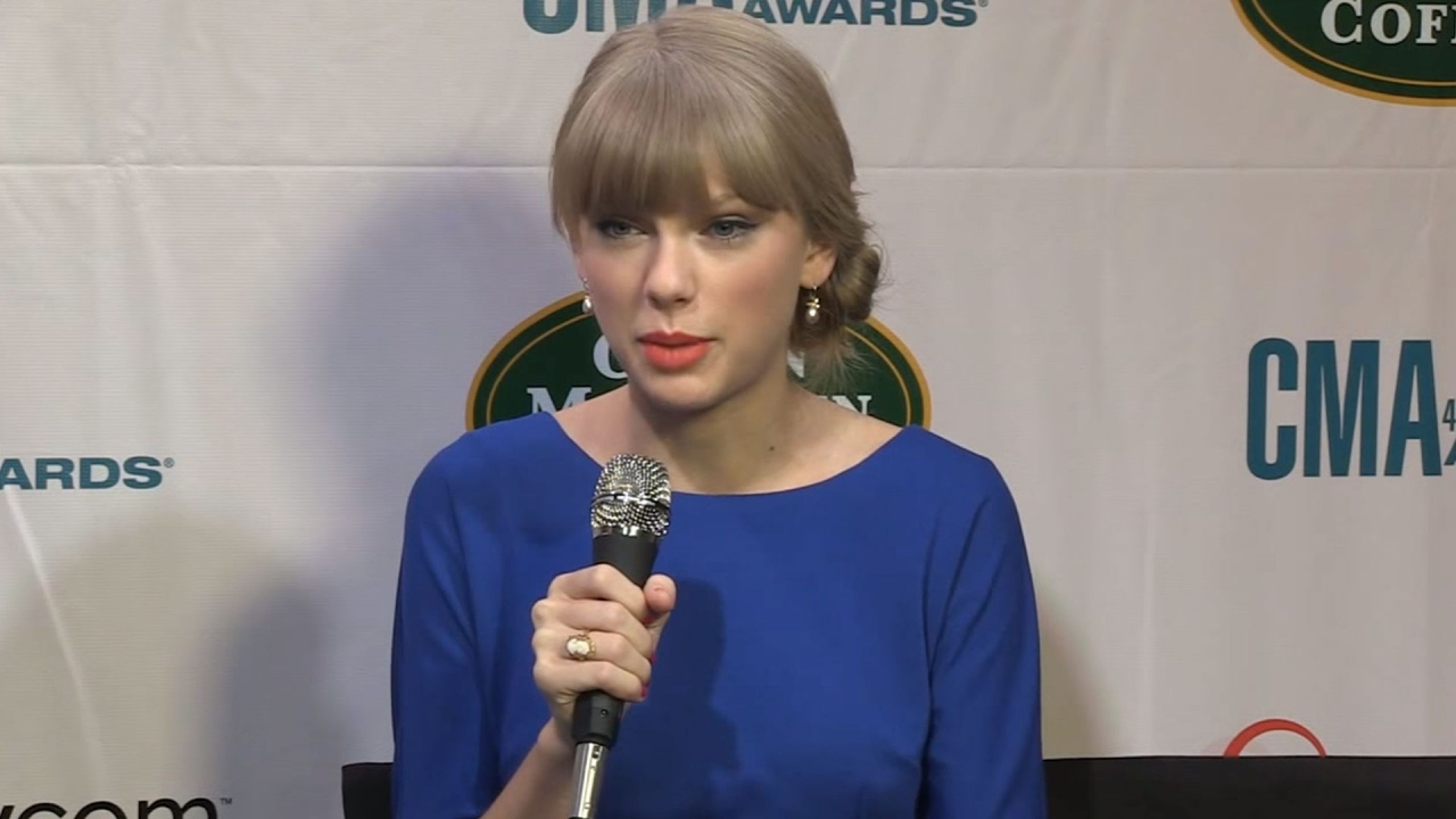 Taylor Swift Interview | CMA Awards 2012 | CMA