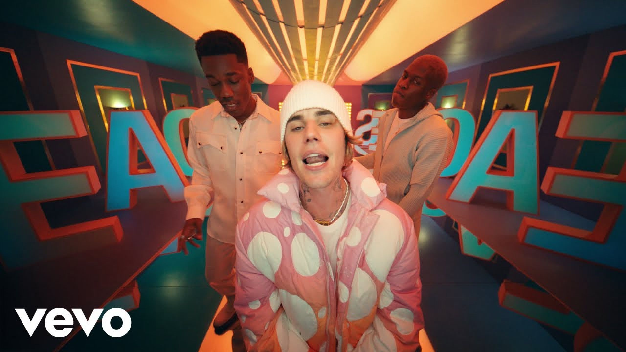 Bieber feat. Дэниел Цезарь. Бибер Пичес. Justin Bieber - Peaches ft. Daniel Caesar, Giveon. Justin Bieber Peaches обложка.