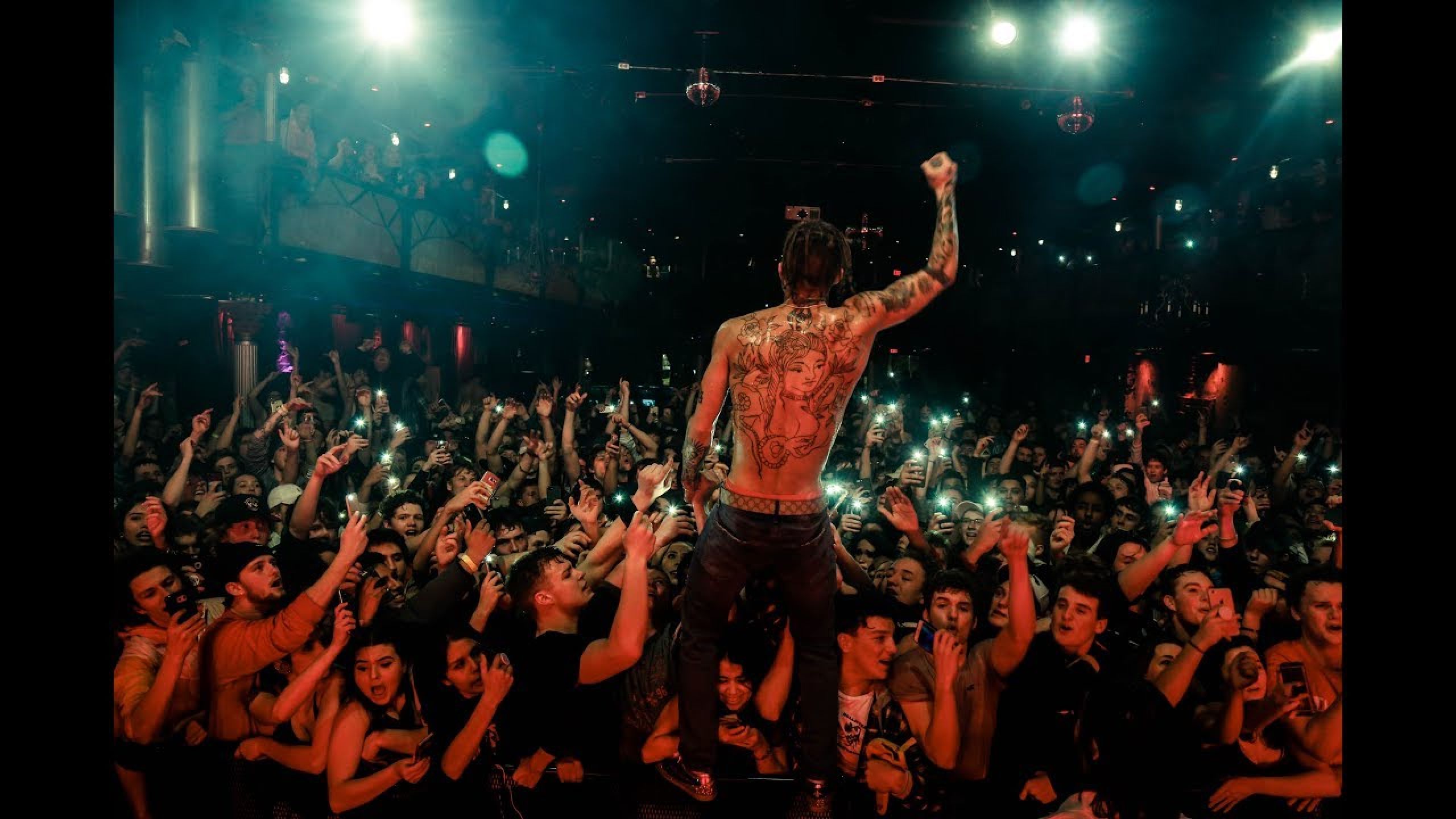 Lil Skies Life of a Dark Rose Tour (Episode 1) Clothes, Outfits