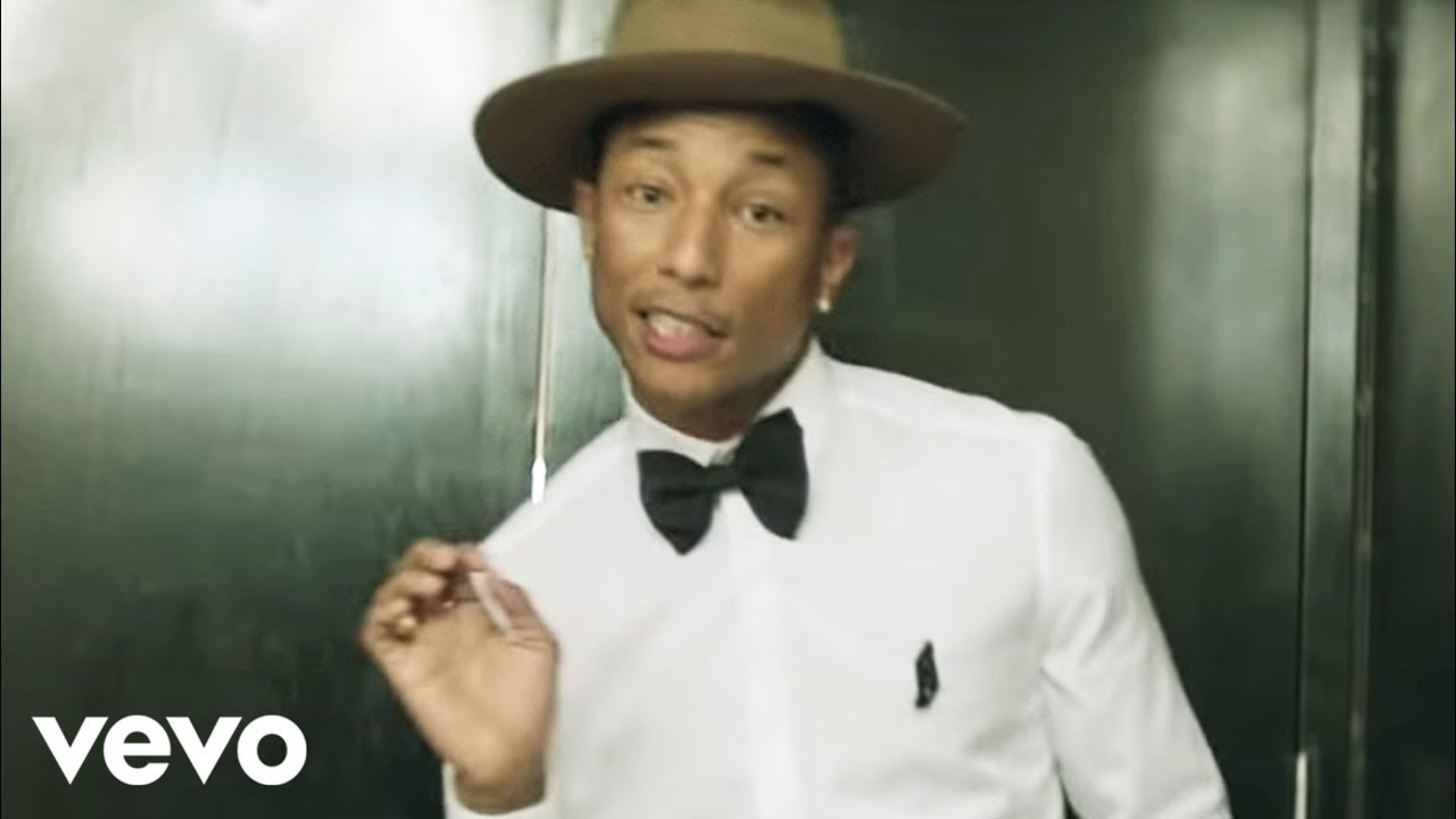 Песня happy pharrell. Happy Фаррелл Уильямс. Happy from Despicable me 2 Pharrell Williams. Pharrell Williams Happy кларнет. Because i am Happy Pharrell Williams.