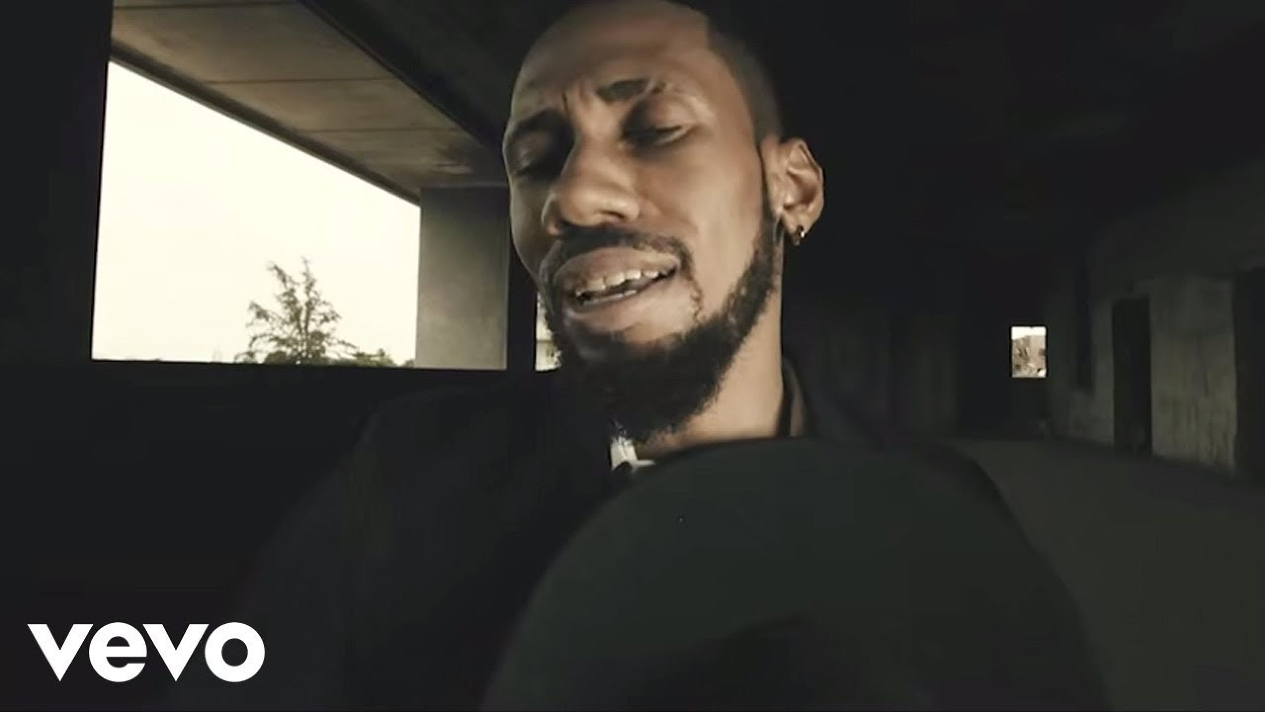 Phyno - Fada Fada [Official Video] ft. Olamide: Clothes, Outfits ...