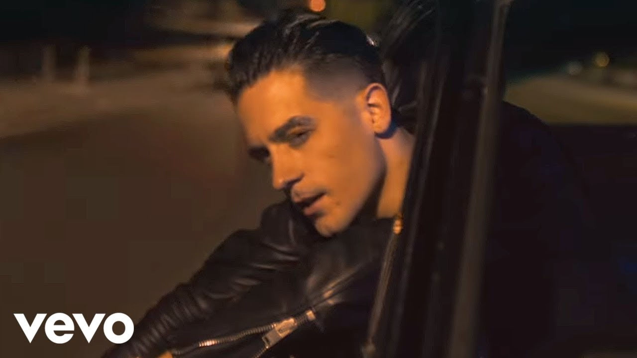 Клип g. G-Eazy - you got me. GEAZYMUSICVEVO. G-Eazy клип про парня на работе. G-Eazy feat. RITTYBO - Love you like i do.