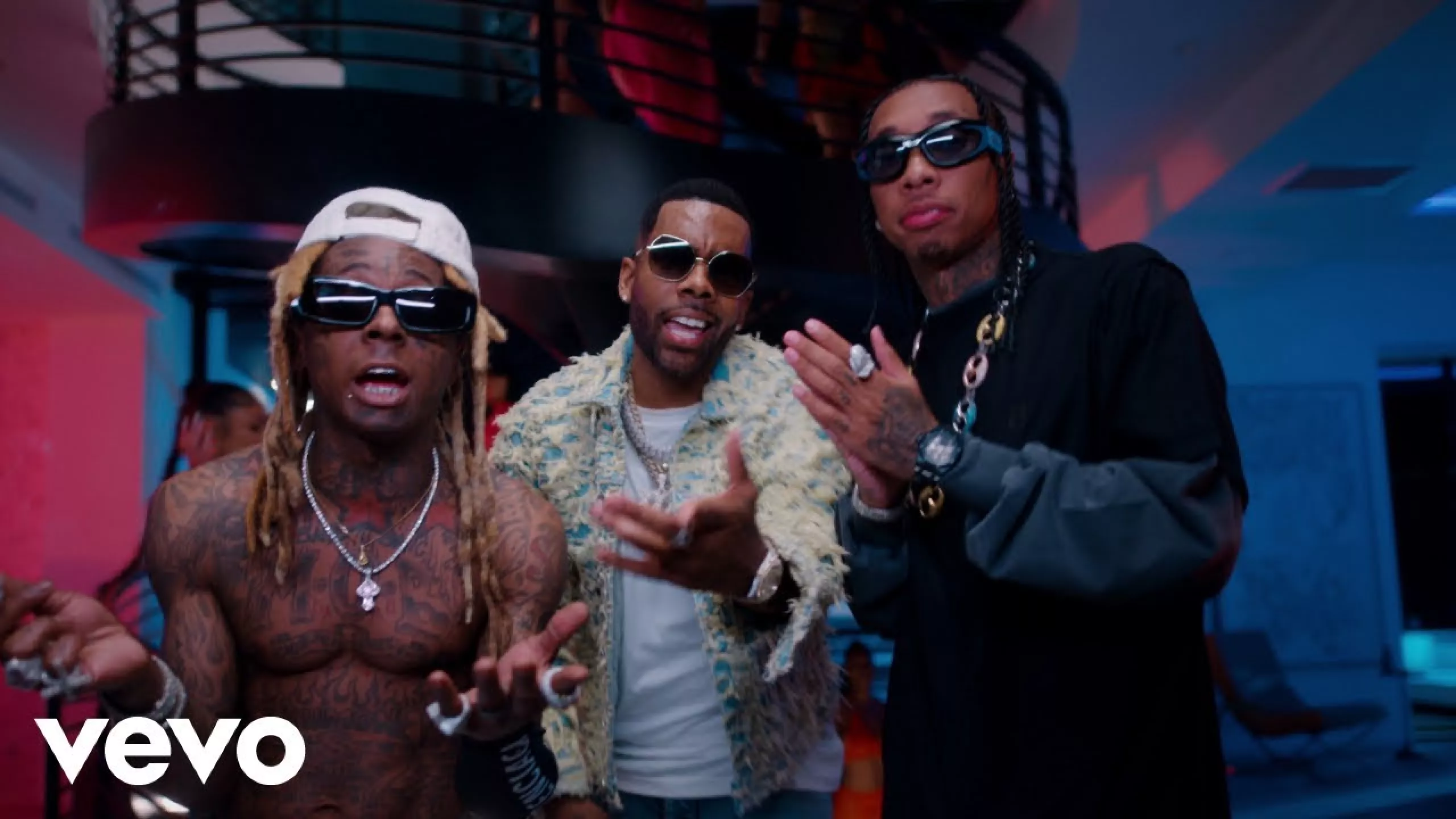 Mario, Lil Wayne Main One (Official Music Video) ft. Tyga Clothes