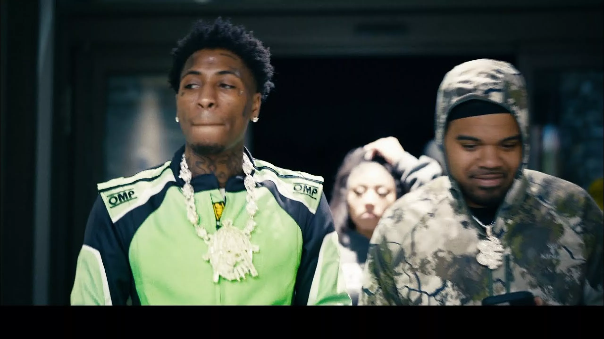 YoungBoy Never Broke Again - GUAPI (Official Music Video) : Vêtements ...