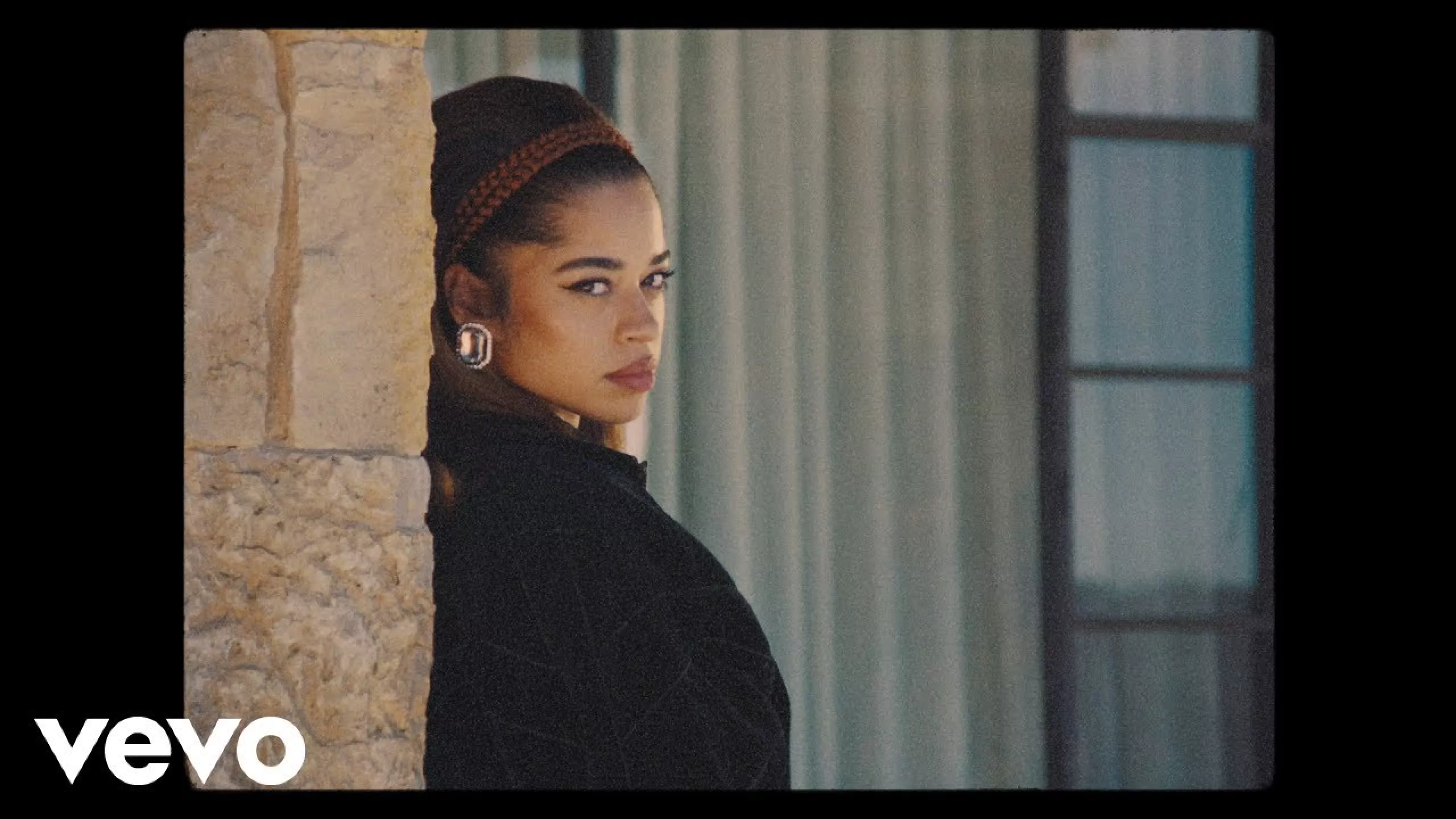 Ella Mai How Ft Roddy Ricch Clothes Outfits Brands Style And Looks Spotern Ella Mai How Ft Roddy Ricch Clothes Outfits Brands Style And Looks Spotern