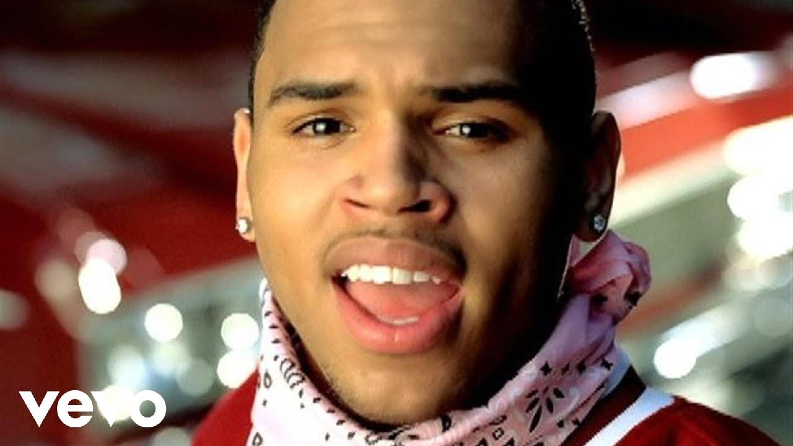 Слушать песни браун. Chris Brown. Chris Brown Kiss Kiss.