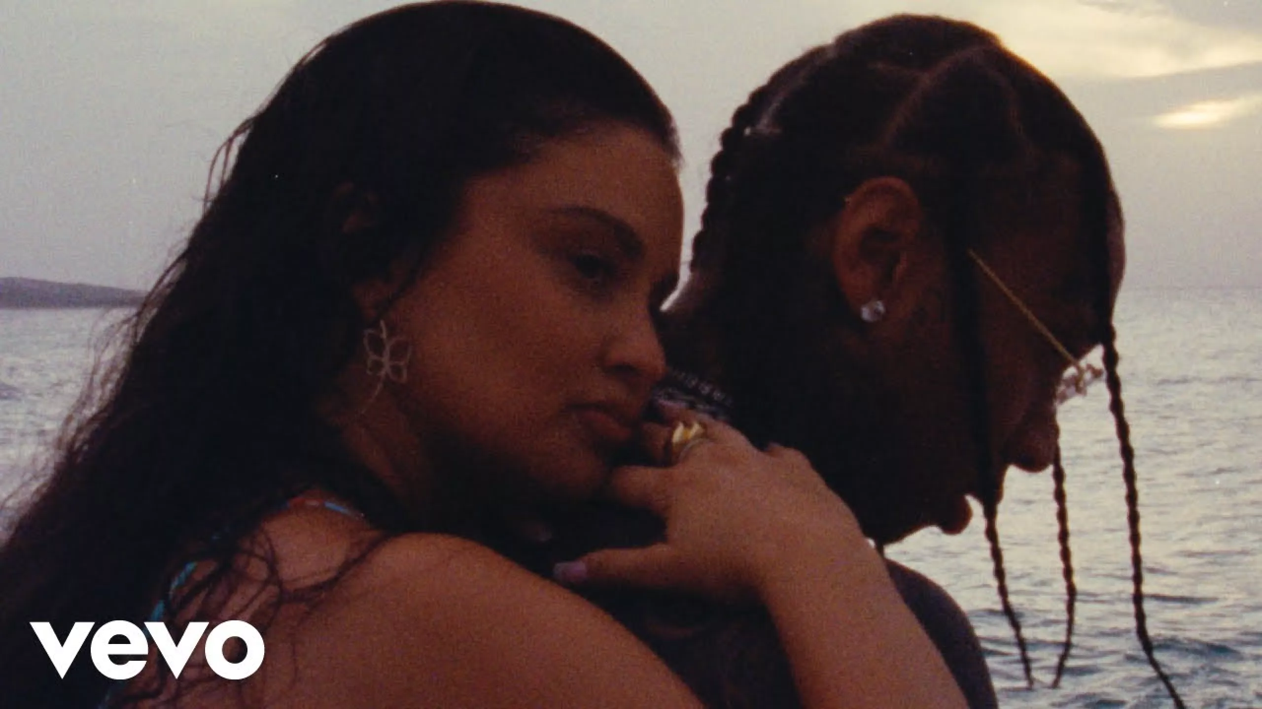 Tyga, Sabrina Claudio - No Question (Official Video)