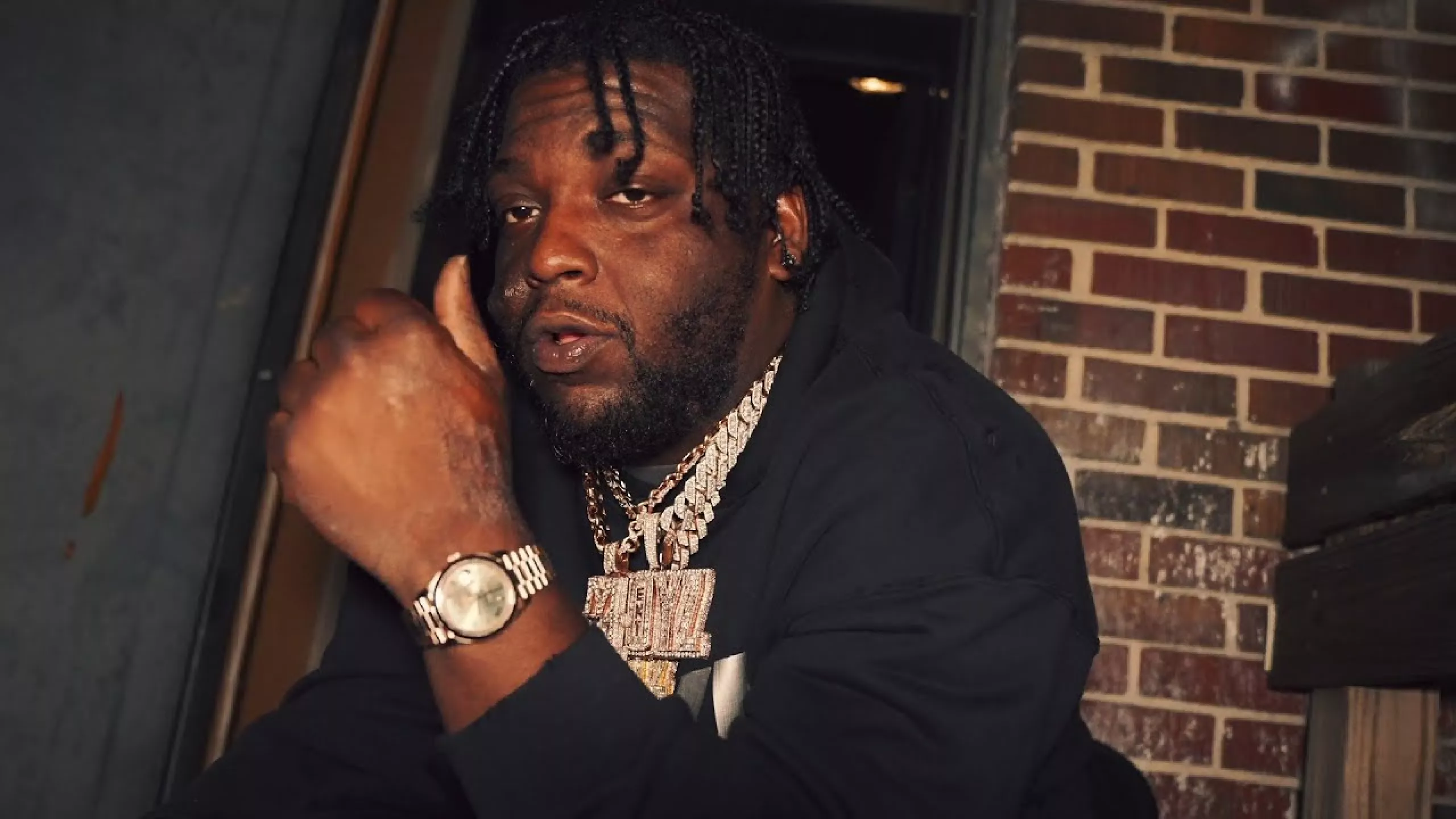 Rio Da Yung Og - We Need A Pilot (Official Video): Clothes, Outfits ...