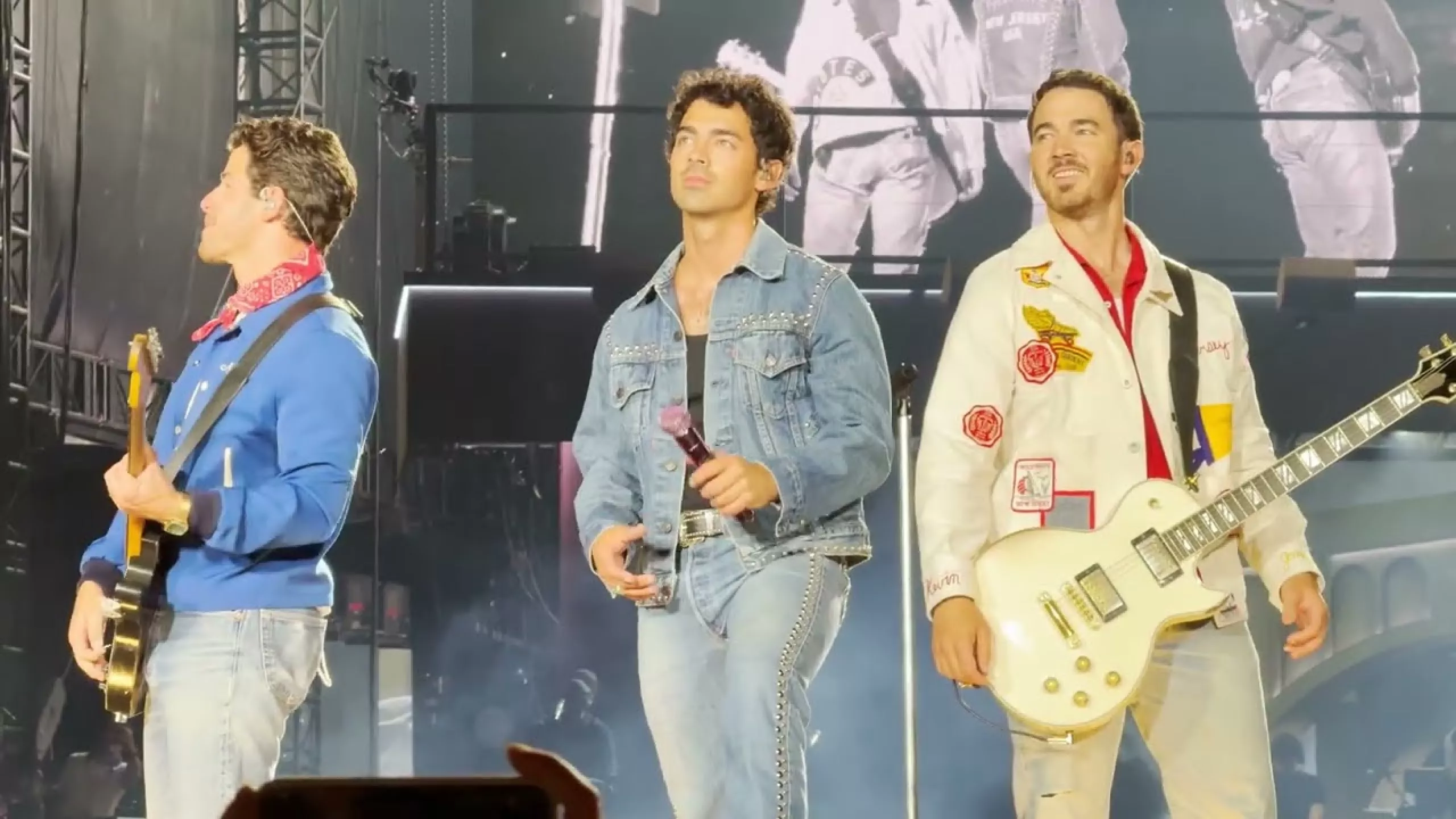 Jonas Brothers 20th Anniversary Greetings From Your Hometown Tour ...