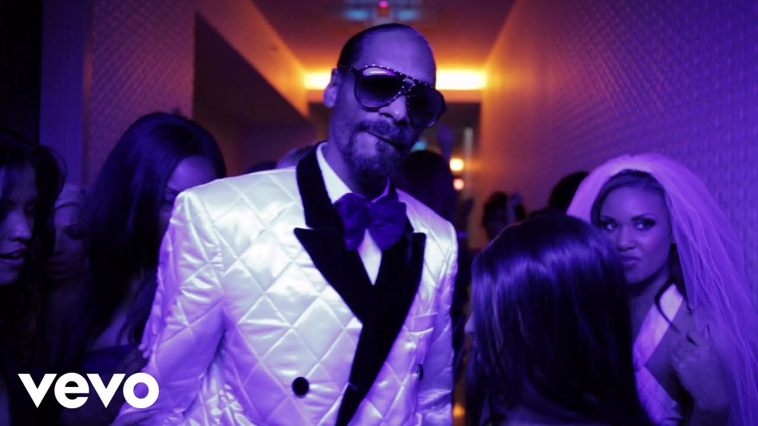 Snoop Dogg - ‘Sweat’ Snoop Dogg vs David Guetta (Remix) ft. David Guetta