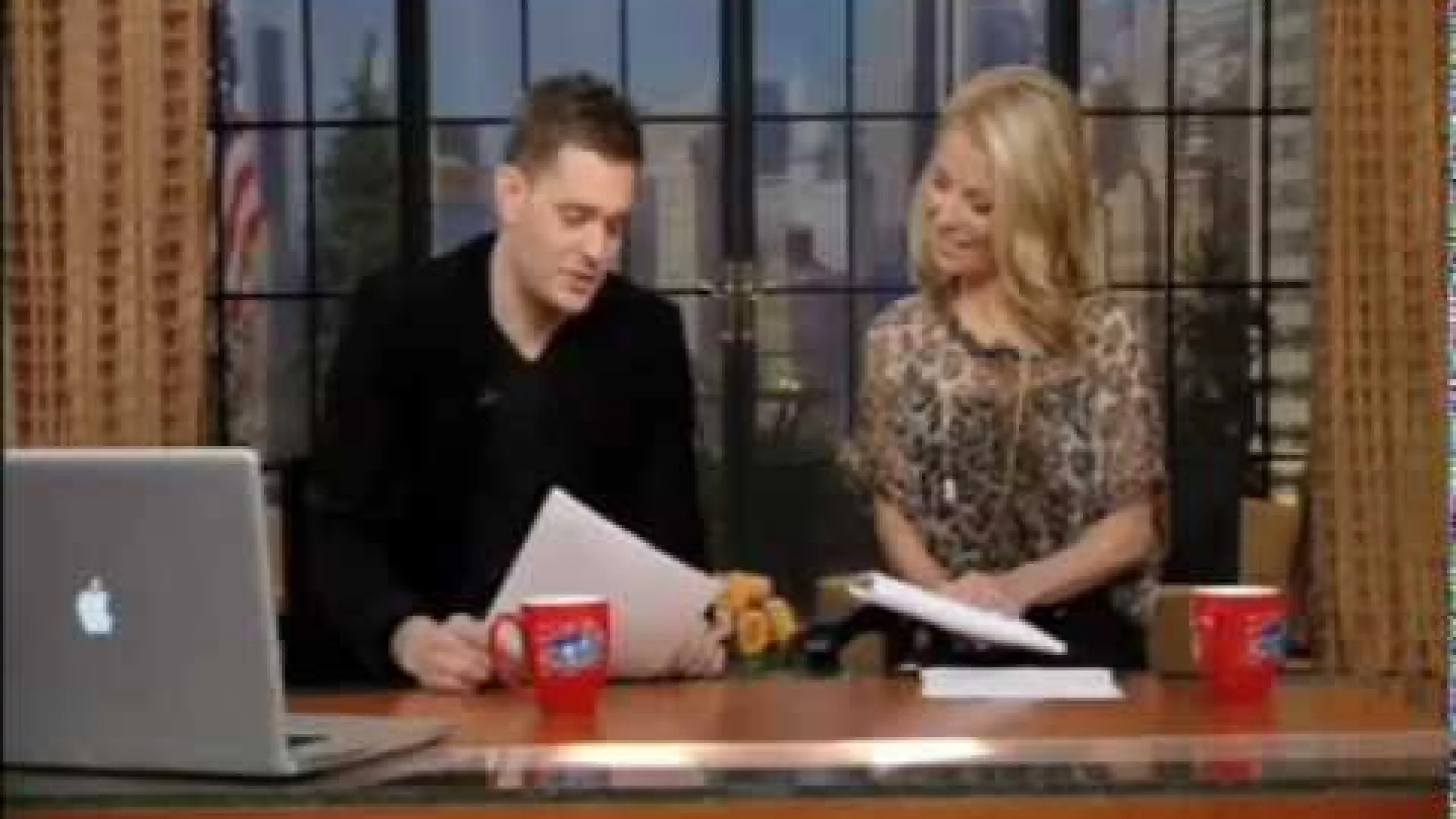 Michael Bublé & Kelly Ripa - Bonus Inbox on Regis & Kelly Show - 02 Dec 2009