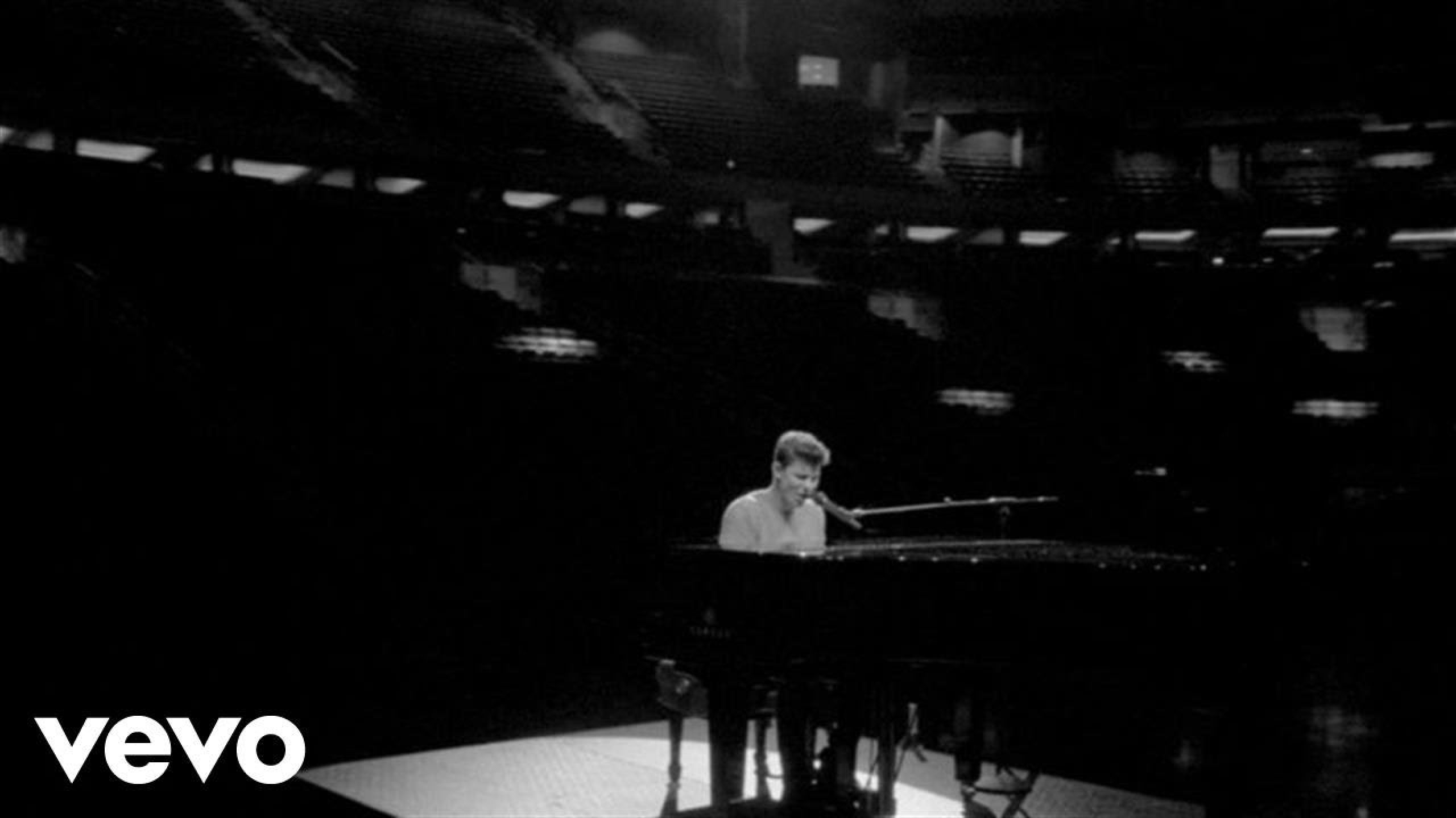 Shawn Mendes Mercy (Official Acoustic) Clothes, Outfits, Brands