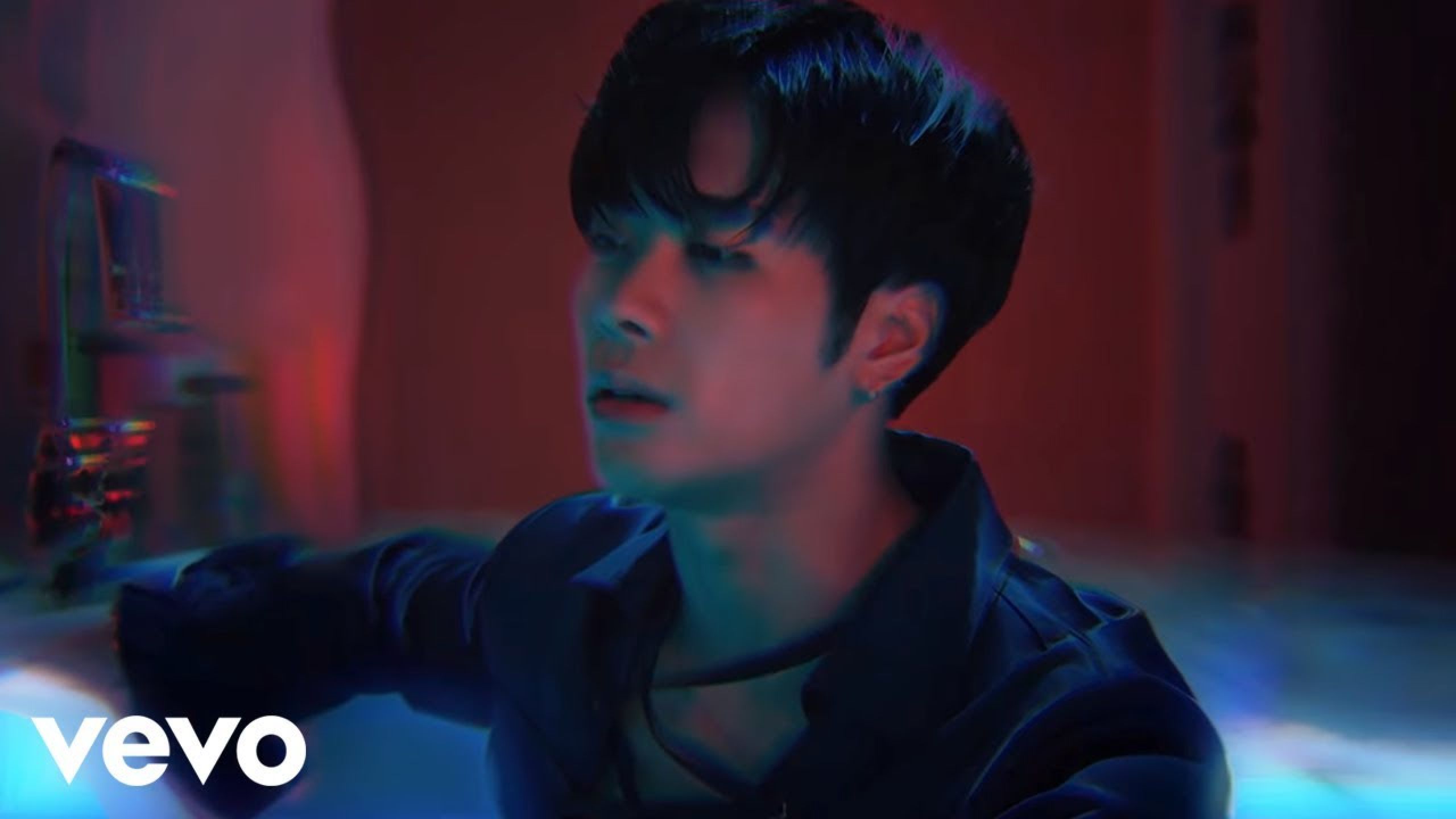 Jackson Wang - OKAY (Official Music Video) : Vêtements, Mode, Marque ...