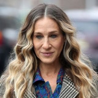 Carrie Bradshaw: Clothes, Outfits, Brands, Style and Looks | Spotern