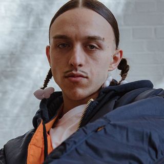 The bomber Adidas x Jeremy Scott worn by Tommy Cash in the clip 