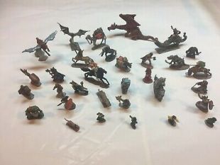 Dungeons & Dragons Miniatures 1979-1985 lot of 34 lead figures