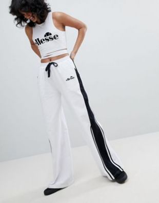 Pantalon de survêtement large à empiècements contrastants at asos.com