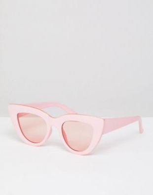 ASOS   Lunettes de soleil yeux de chat tendance avec barre supérieure plate   Rose avec verres roses at asos.com