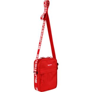la sacoche Supreme rouge vue sur le compte Instagram de FitRotation