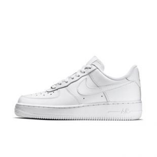 Les sneakers Nike Air Force 1 blanches Stormi Webster sur le Avis : Air Force 1 '07 LV8 3 Realtree Camo Arctic Rush