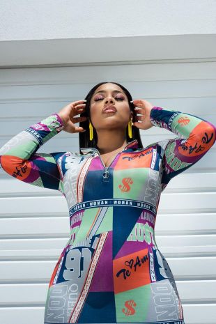 Robe moulante zippée imprimée