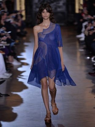 BLUE ONE SHOULDER EMBROIDERED taille 38