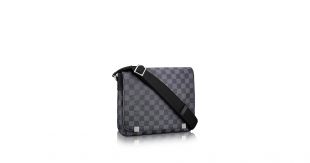 La sacoche Louis Vuitton DISTRICT PM portée par Ben Simmons sur son compte  Instagram