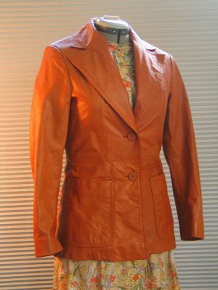 VENTE 26,50 Vintage des années 70 des années 1970 caramel en cuir manteau maroquinerie processus d’Amérique taille 7/8 forme près du corps en excellent état