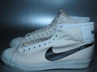 Rose color Trivial brand Sneakers Nike, Play Off 1979 in the clip "Footloose" of Kenny Loggins |  Spotern