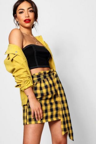 Minijupe coupe trapèze tissée à carreaux et ceinture | Boohoo