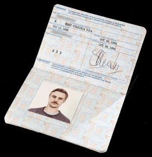 Steve Murphy‘s (Boyd Holbrook) Passport