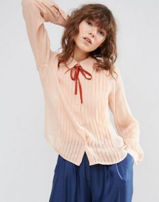 Blouse plissée avec liens à nouer