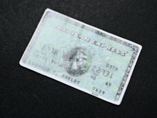 Original Movie Prop - Memento Leonard Shelby's (Guy Pearce) American Express Credit Card
