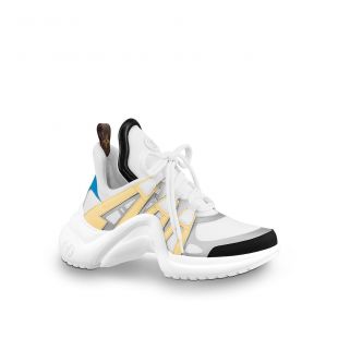 The white sneakers Louis Vuitton LV Archlight worn by Gizele