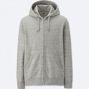 La sudadera con capucha gris de Danny Rand (Finn Jones) en Iron