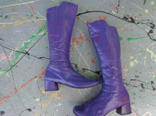 Dames violet bottes VINTAGE des années 1970 en cuir 15 pouce de haut par Balfours de l’Espagne   disponible