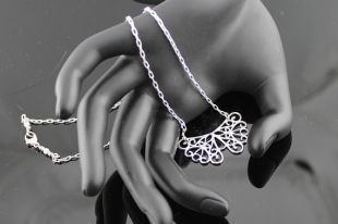 constantlife Lot de 2 colliers avec pendentifs en forme de